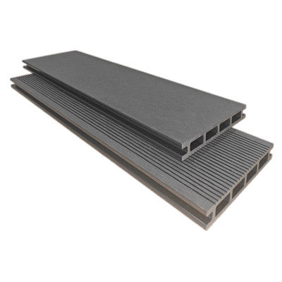 세련된 WPC 바닥재 빨간 야외 장식 자연적인 공간을 위해 장식합니다