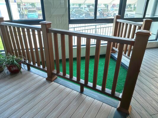 알루미늄 프레임 WPC 펜싱 판금 스타일 야외 주택 보안