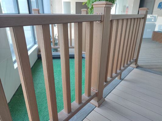 알루미늄 프레임 WPC 펜싱 판금 스타일 야외 주택 보안